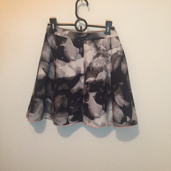 Mossimo Women’s skirt abstract floral print size 2 - Picture 4 of 8